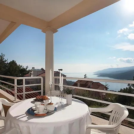 Beautiful In With Kitchen Apartment *