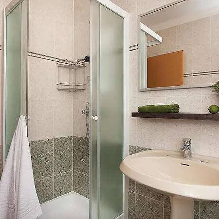 Beautiful In With Kitchen Apartment *